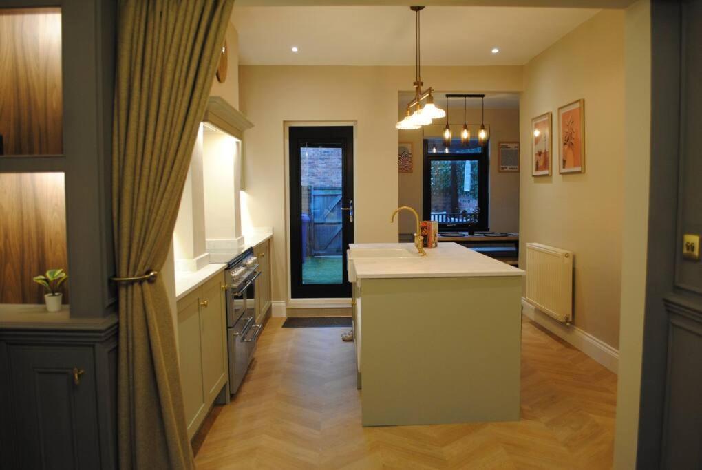 Vila Cosy Renovated House In Warrington Exteriér fotografie