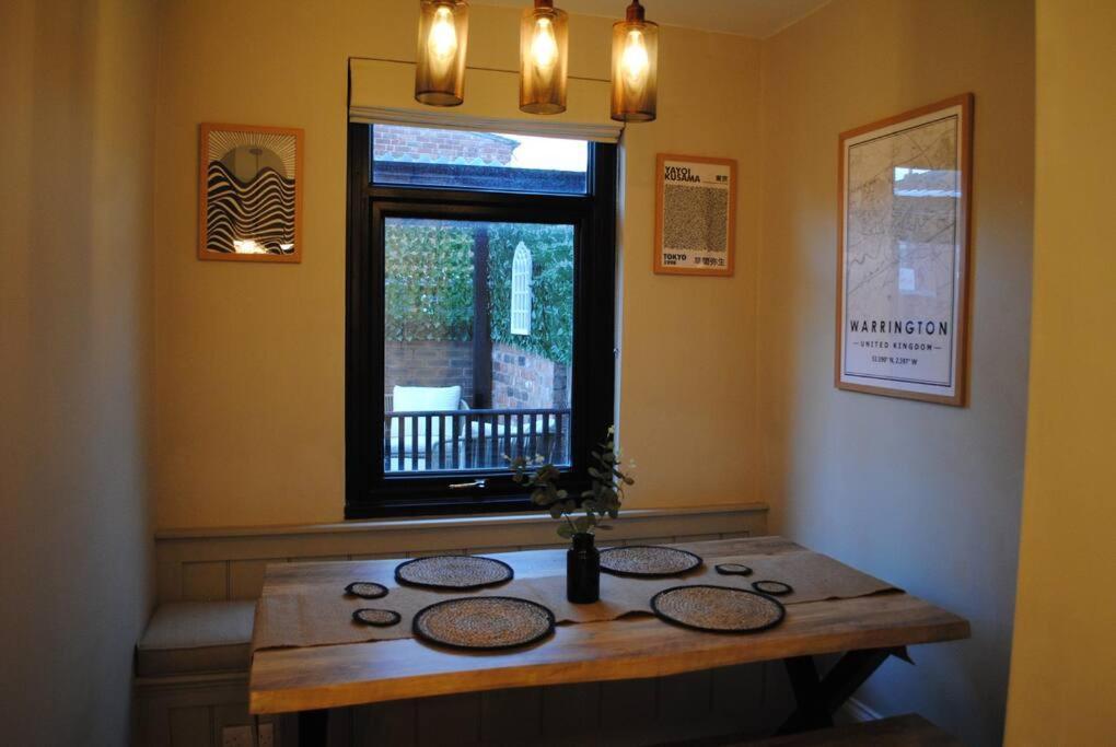 Vila Cosy Renovated House In Warrington Exteriér fotografie